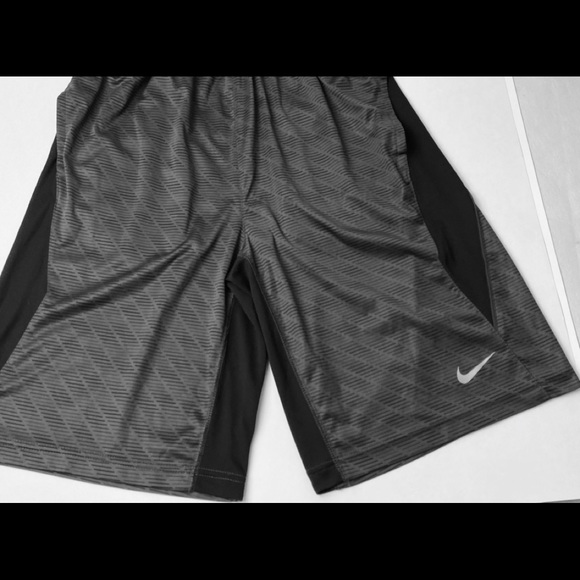 🖤Men’s NIKE Dri-Fit Shorts Sizes Sm. OR Med.🖤 - Picture 2 of 15